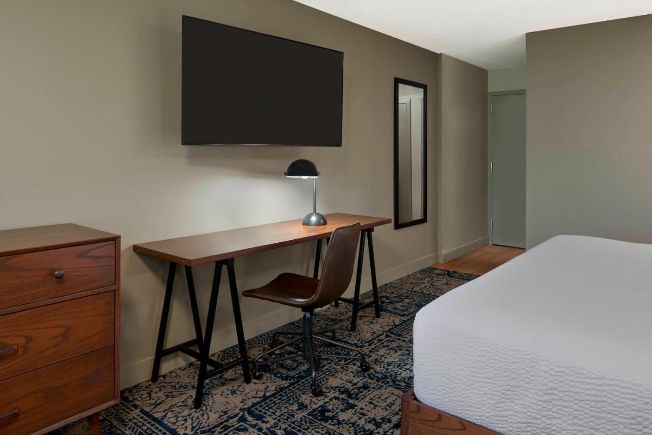 โฟร์ พอยต์ส บาย เชอราตัน โตรอนโต แอร์พอร์ต Hotel มิสซิสซอกา ภายนอก รูปภาพ