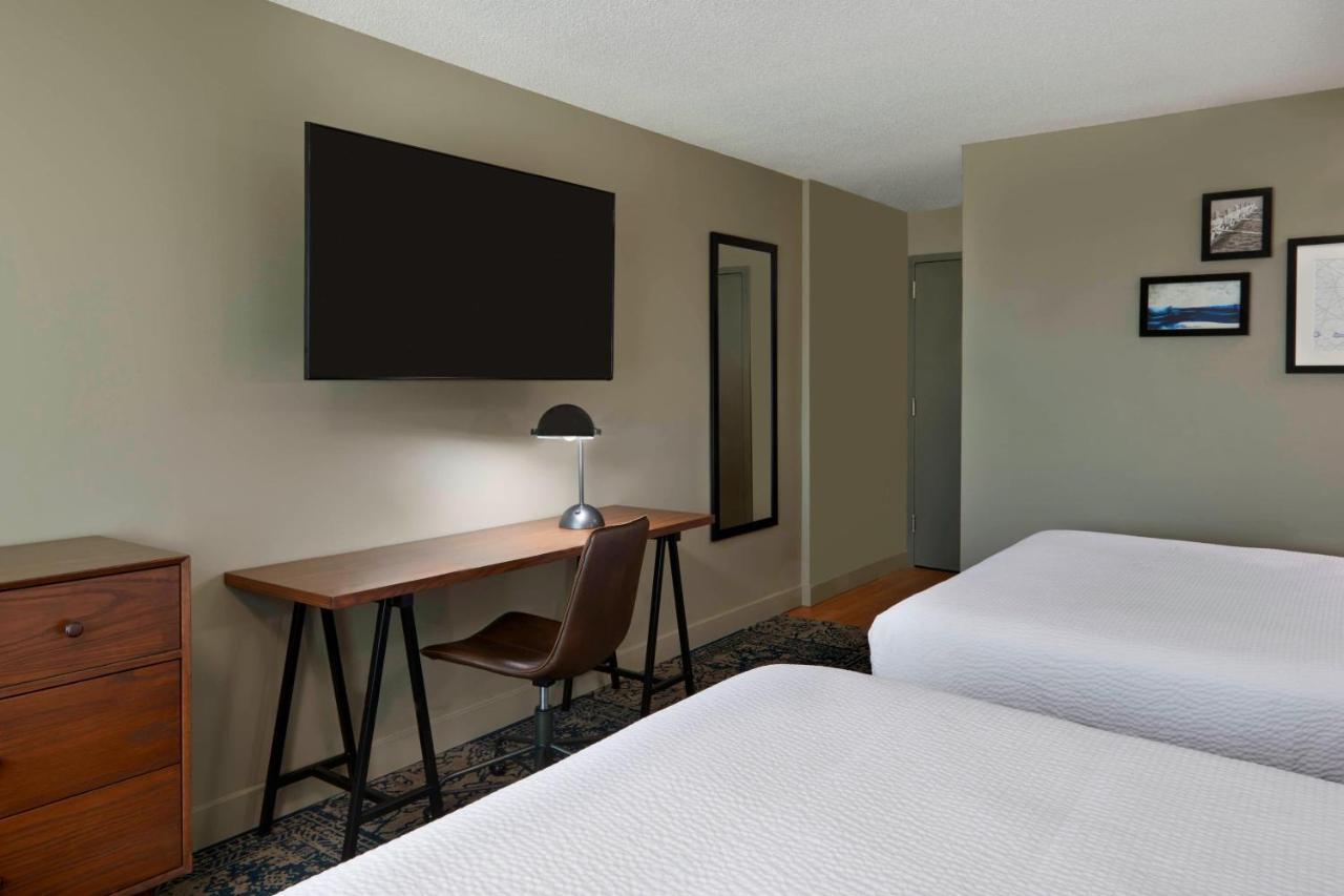 โฟร์ พอยต์ส บาย เชอราตัน โตรอนโต แอร์พอร์ต Hotel มิสซิสซอกา ภายนอก รูปภาพ