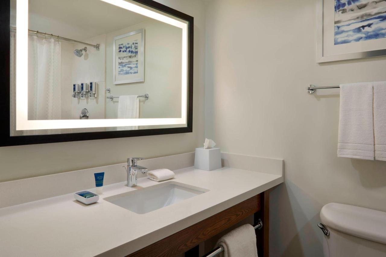 โฟร์ พอยต์ส บาย เชอราตัน โตรอนโต แอร์พอร์ต Hotel มิสซิสซอกา ภายนอก รูปภาพ
