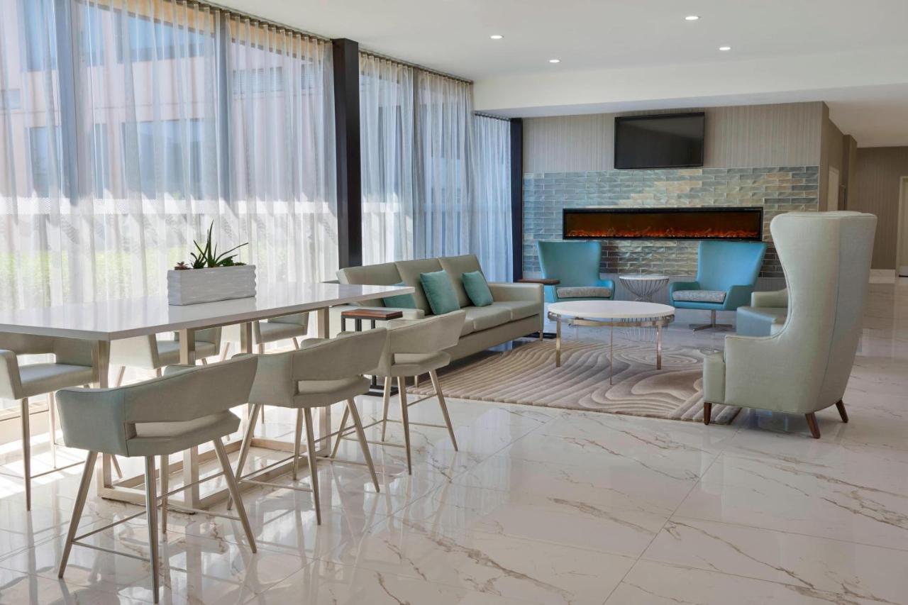 โฟร์ พอยต์ส บาย เชอราตัน โตรอนโต แอร์พอร์ต Hotel มิสซิสซอกา ภายนอก รูปภาพ