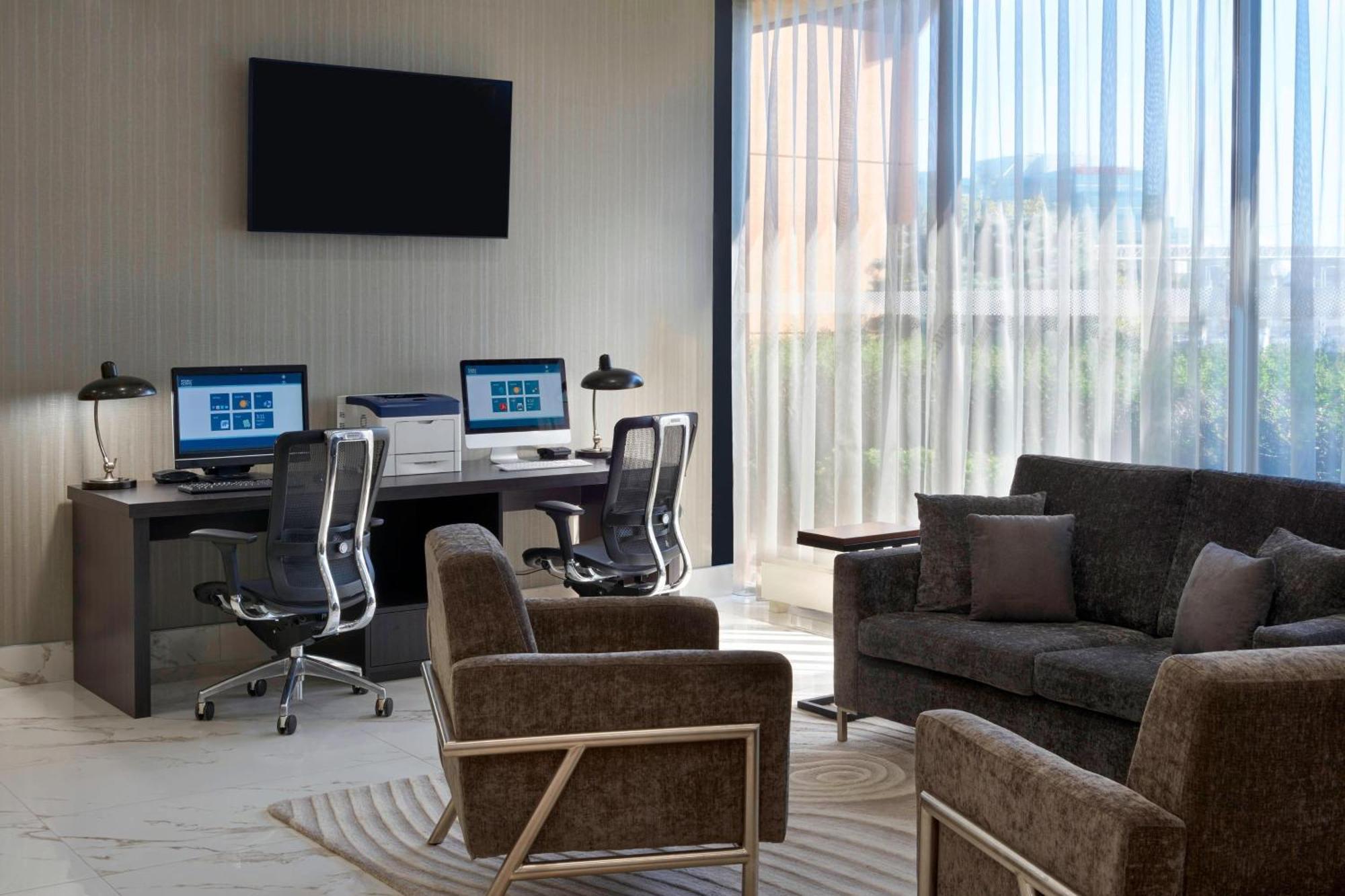 โฟร์ พอยต์ส บาย เชอราตัน โตรอนโต แอร์พอร์ต Hotel มิสซิสซอกา ภายนอก รูปภาพ